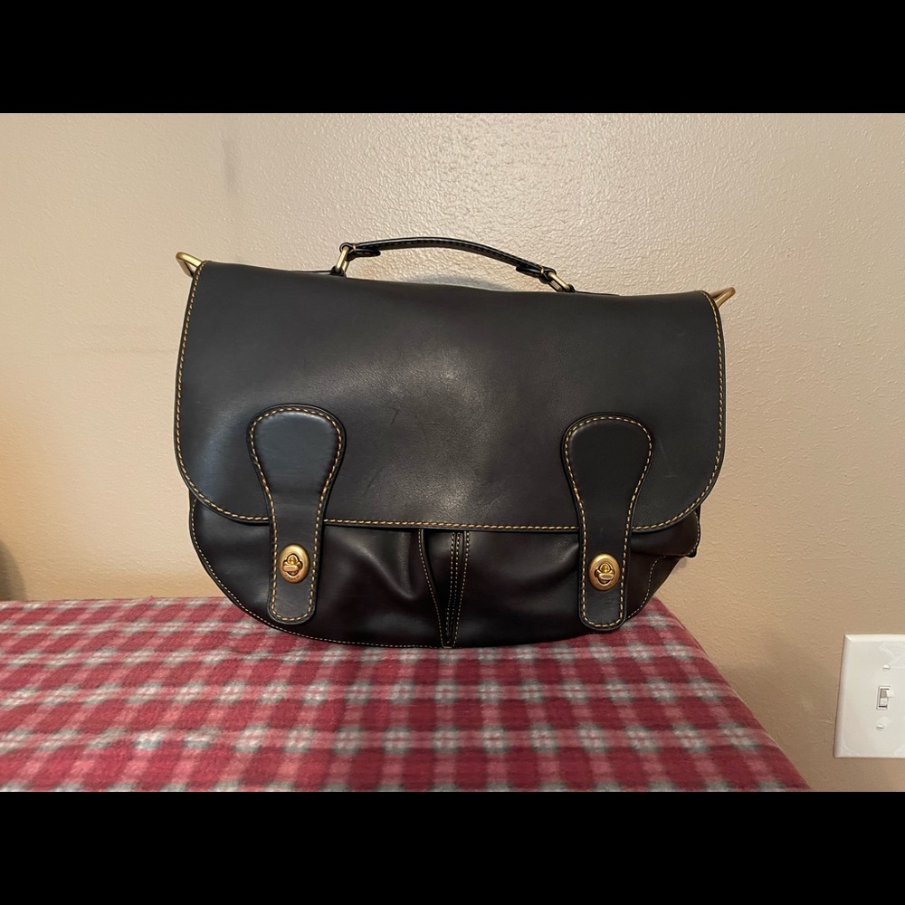 Like new gently used black leather Coach messenger bag.